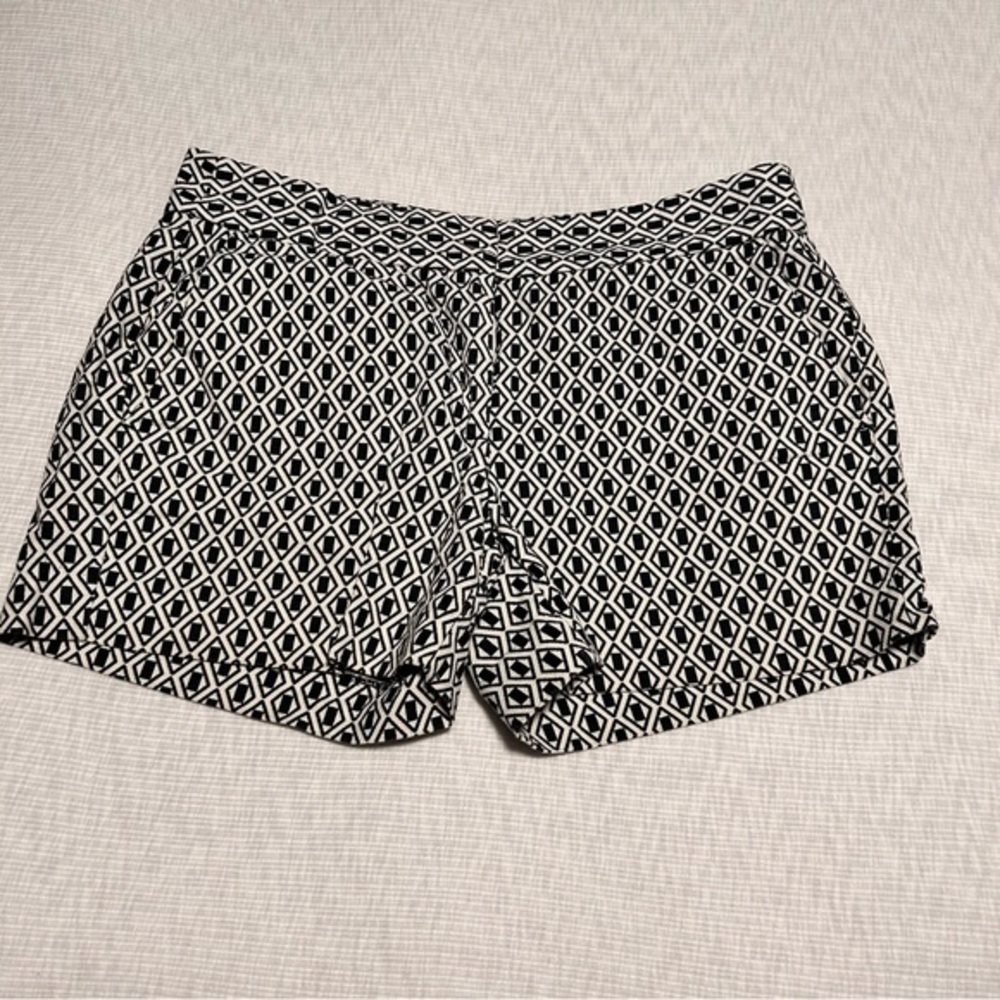Joe Fresh Shorts Womens Size 2 Black White Geo Patterned Stretch Regular Rise